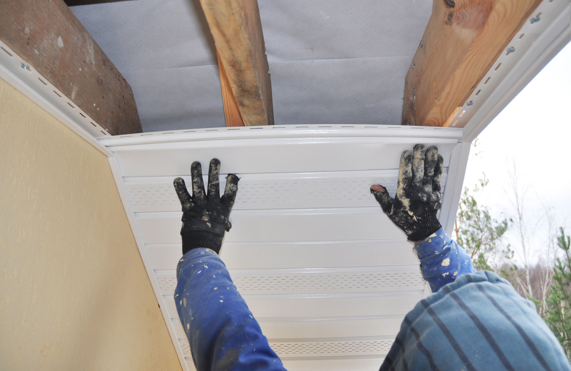 Reattach Soffit Professional Soffit Installation Services in New Orleans | Big Easy Roofer